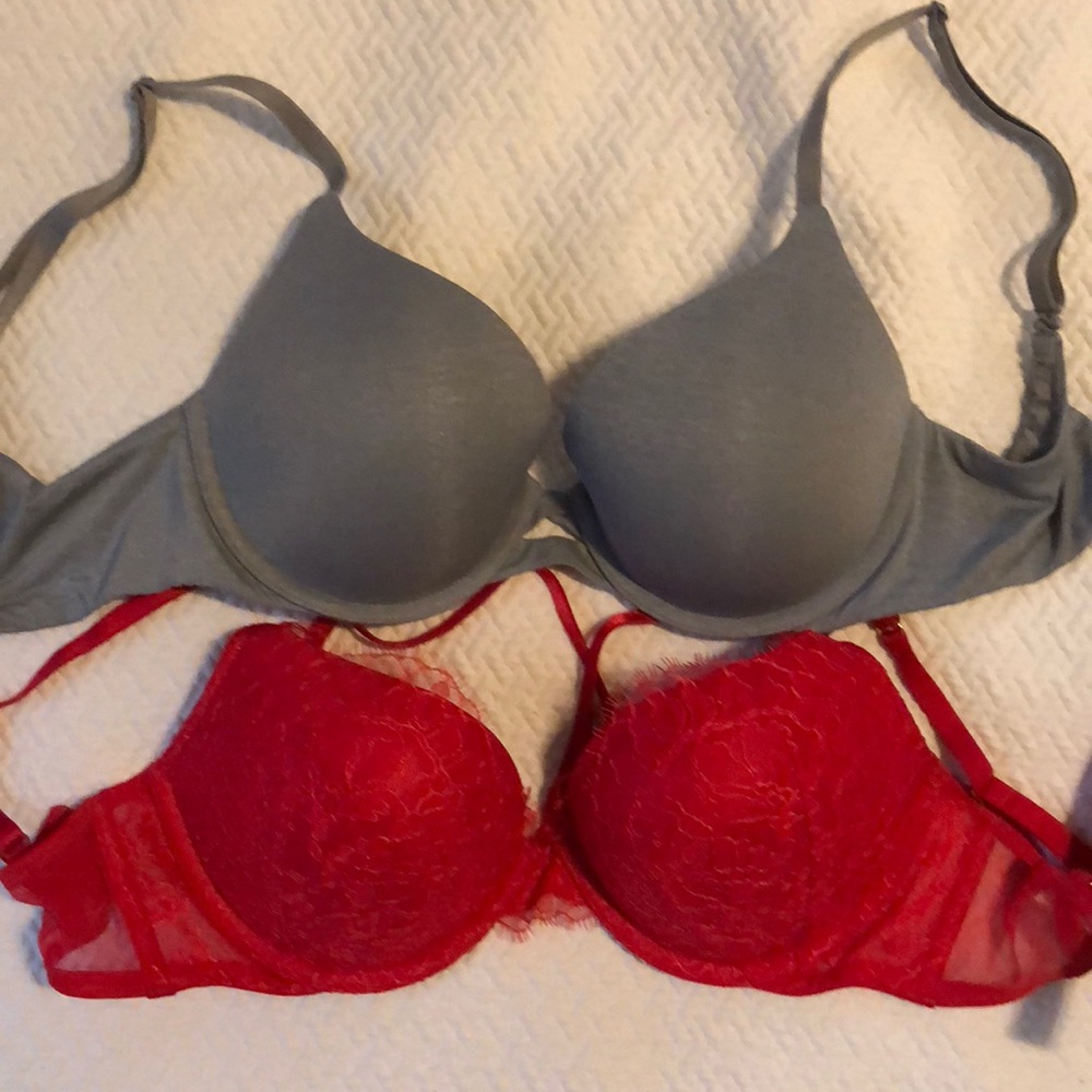 Victoria’s Secret bras 32D
